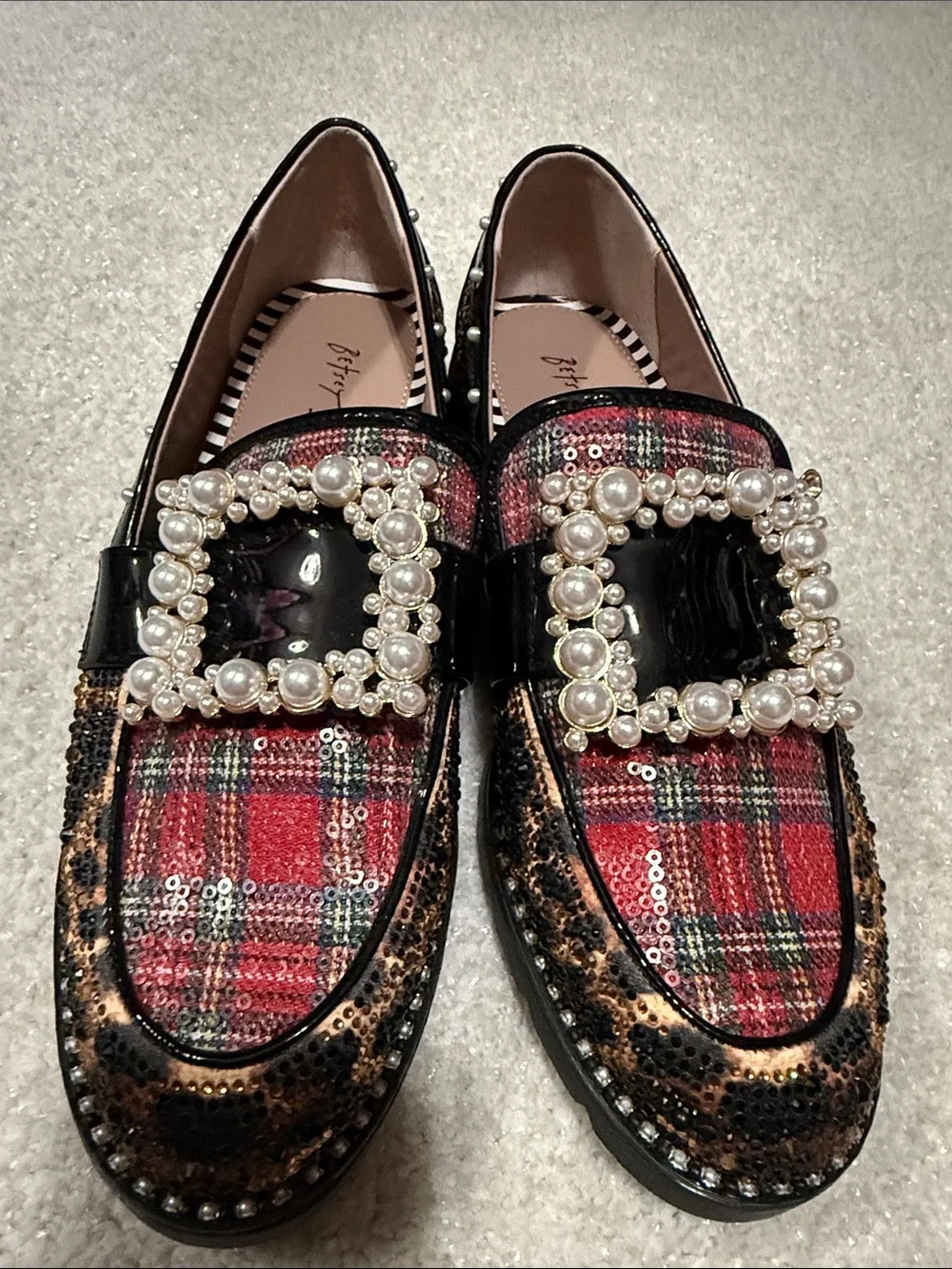 Betsey Johnson size 9.5 women’s pearl buckle Plaid Loafers - Red Plaid NEW - Picture 1 of 5